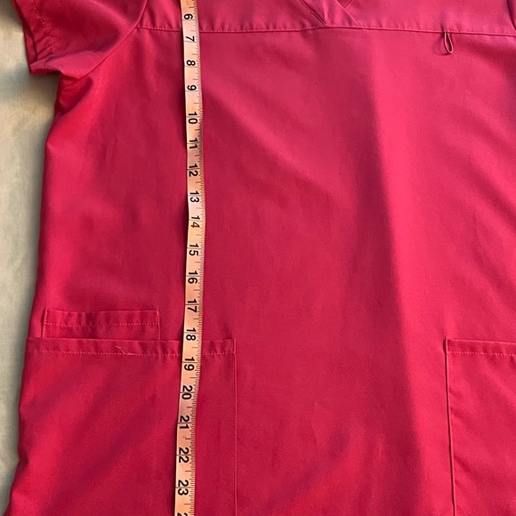 Pink Joe Boxer Scrub top in Size Medium in Great Condition - Picture 7 of 12